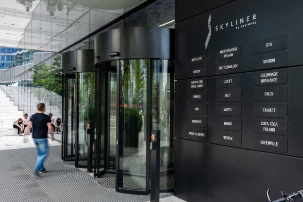 Skyliner - Systemy Informacji Wizualnej 18